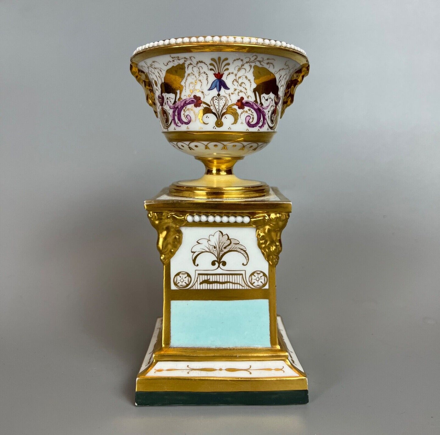 A 19th Century Barr, Flight and Barr, Worcester, vase on pedestal base. c.1805