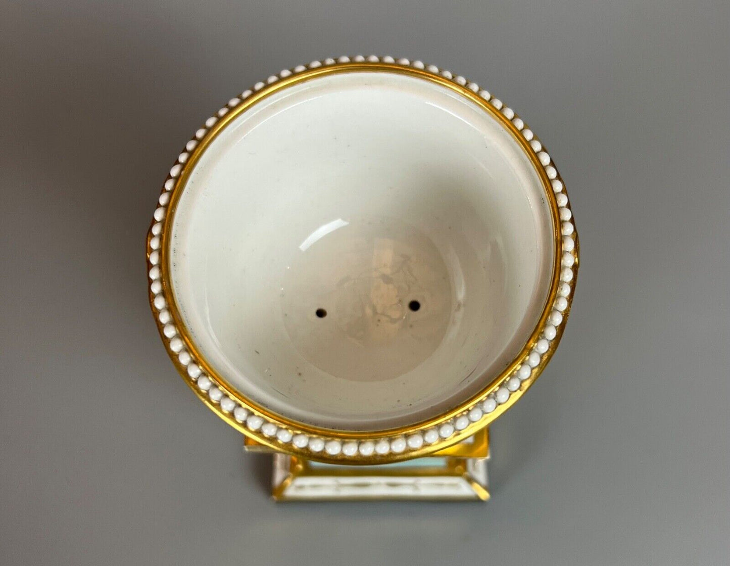 A 19th Century Barr, Flight and Barr, Worcester, vase on pedestal base. c.1805