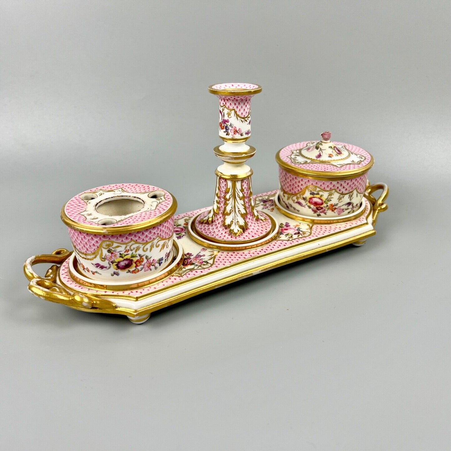 A fine Derby inkset painted with pink scale and floral swag decoration c.1820