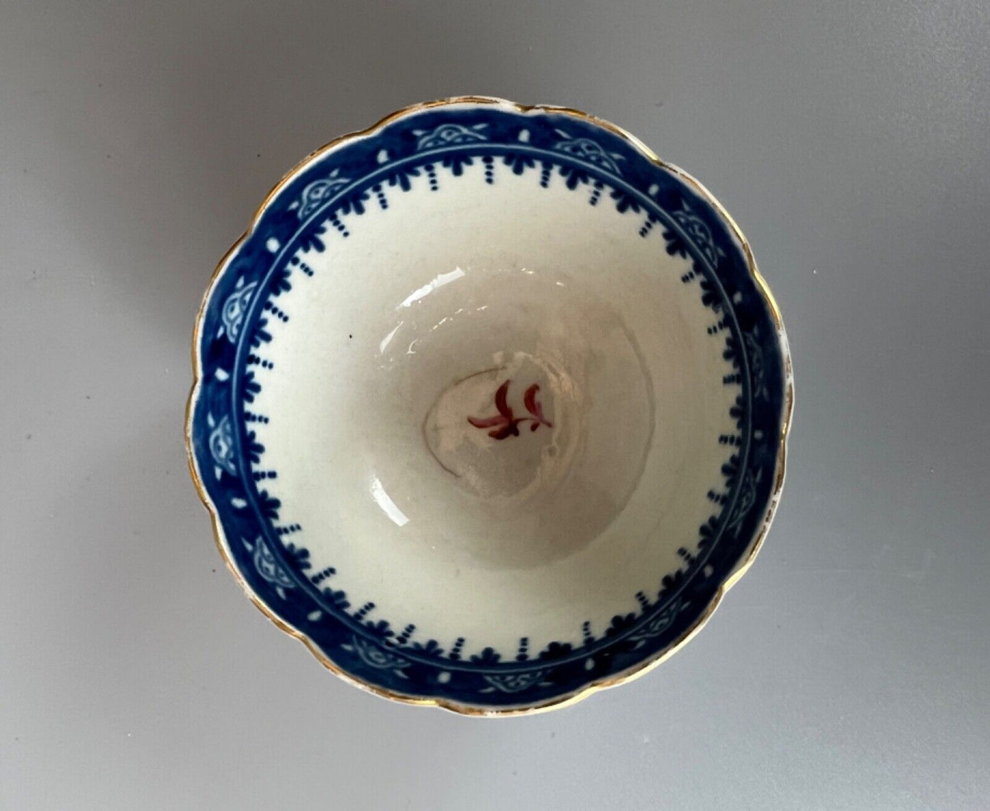 A c.1770 1st Period Worcester tea bowl decorated in the atelier of James Giles.
