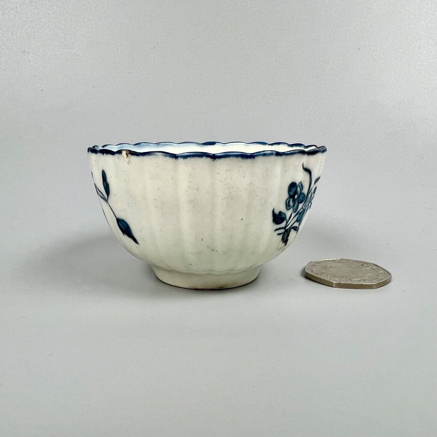 Very rare Worcester blue & white corrugated teabowl in unrecorded pattern c1780