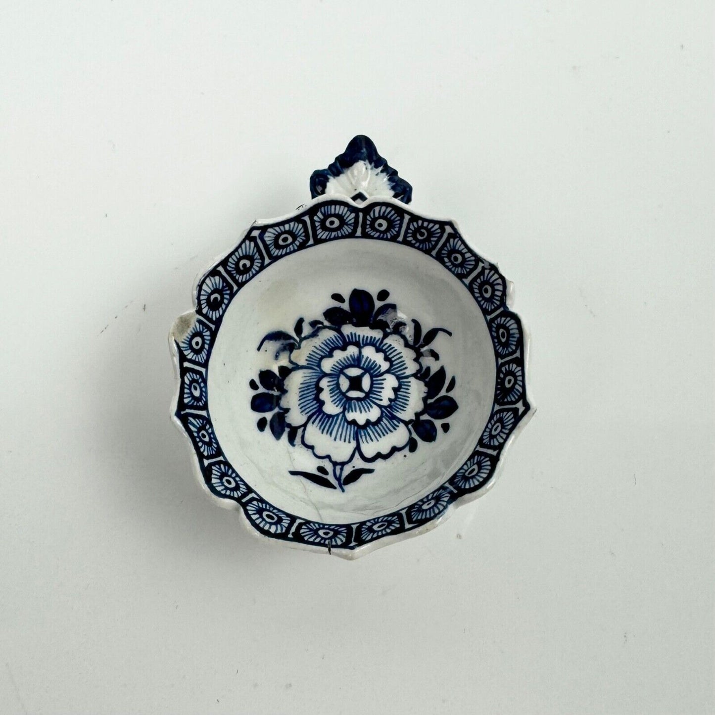 Unusual Derby wine tasters c1770 painted with blue carnations & cell border