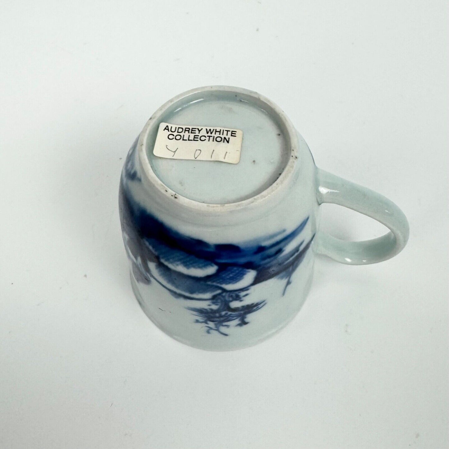 A Liverpool (Chaffers) coffee cup in the "Two Chinamen Bowing" pattern. c.1760-5