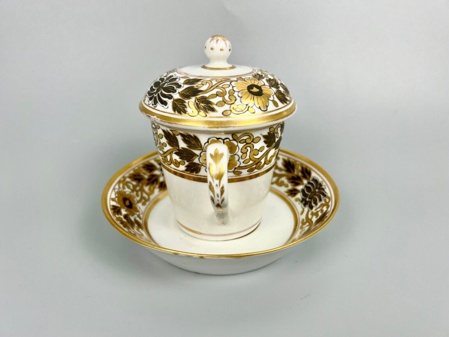 A pair of Chamberlain Worcester chocolate cups, covers and stands c1795