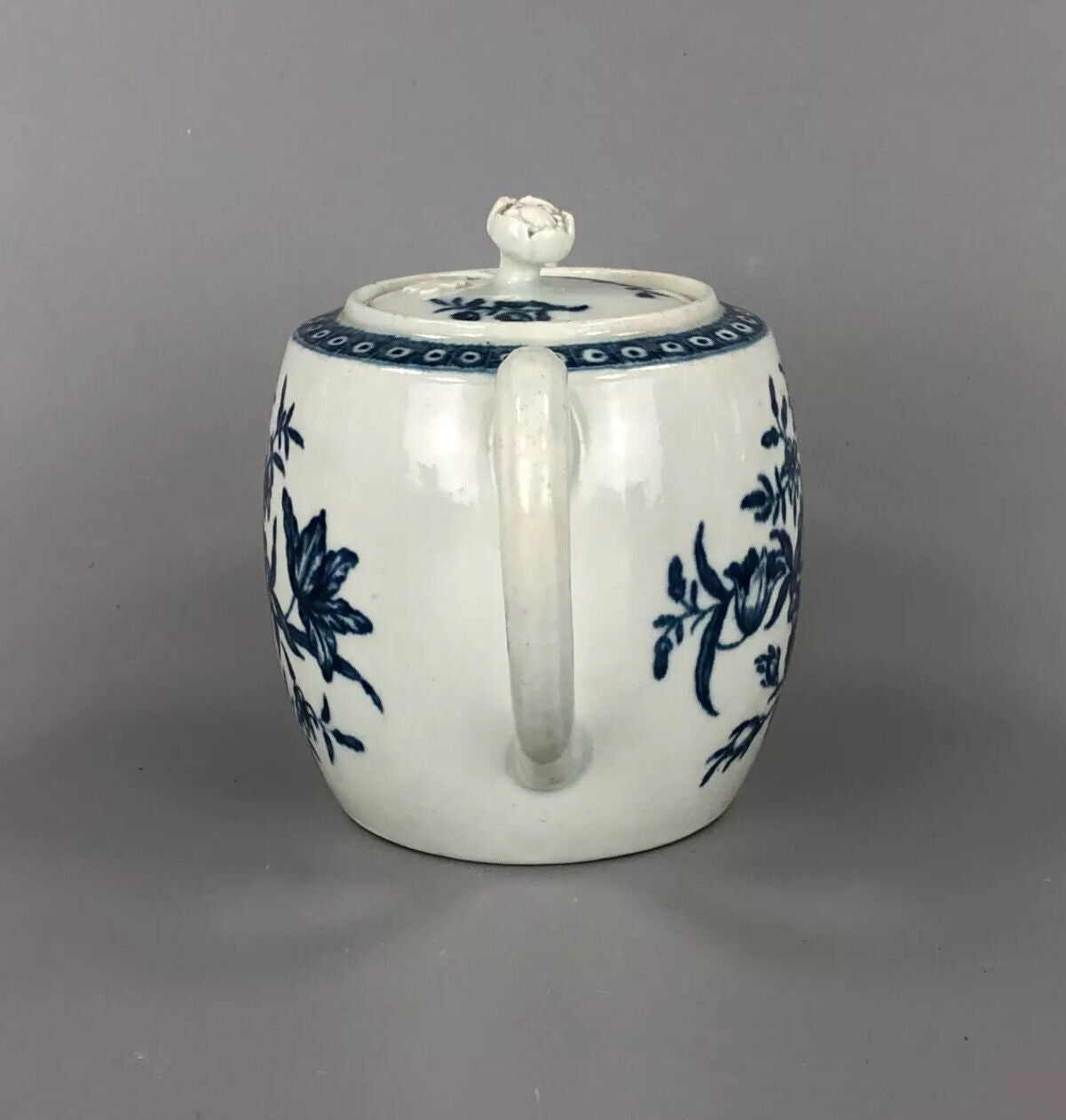 A Worcester barrel teapot, c1770. Printed with the "rose-centred spray" pattern.