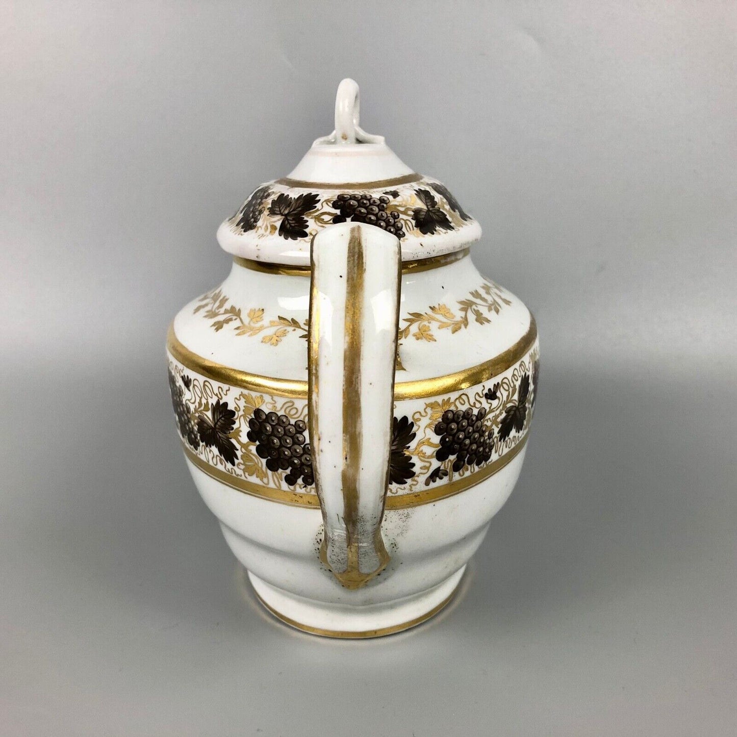 A 'Dejeune' shape Chamberlain Worcester teapot/cover. Probably pattern 175 c1803