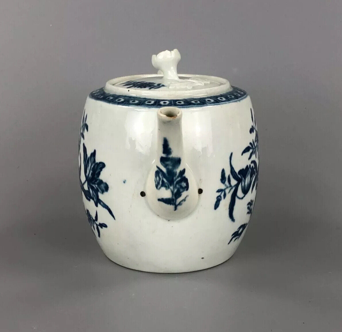 A Worcester barrel teapot, c1770. Printed with the "rose-centred spray" pattern.