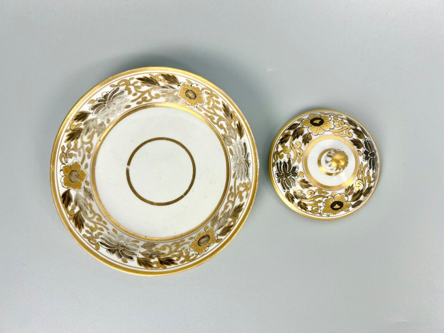 A pair of Chamberlain Worcester chocolate cups, covers and stands c1795