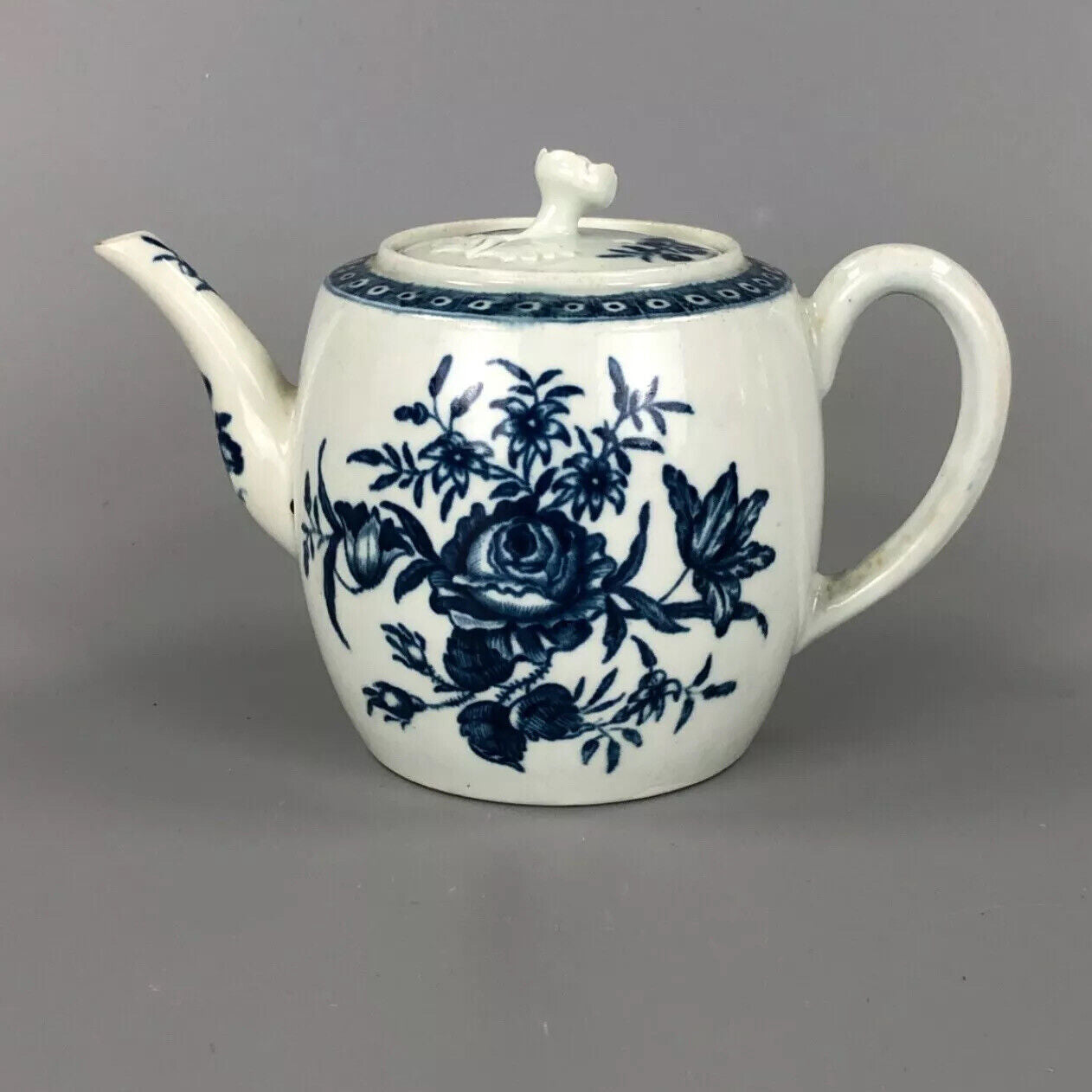 A Worcester barrel teapot, c1770. Printed with the "rose-centred spray" pattern.
