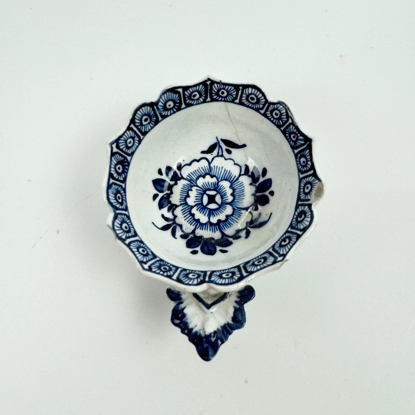 Unusual Derby wine tasters c1770 painted with blue carnations & cell border