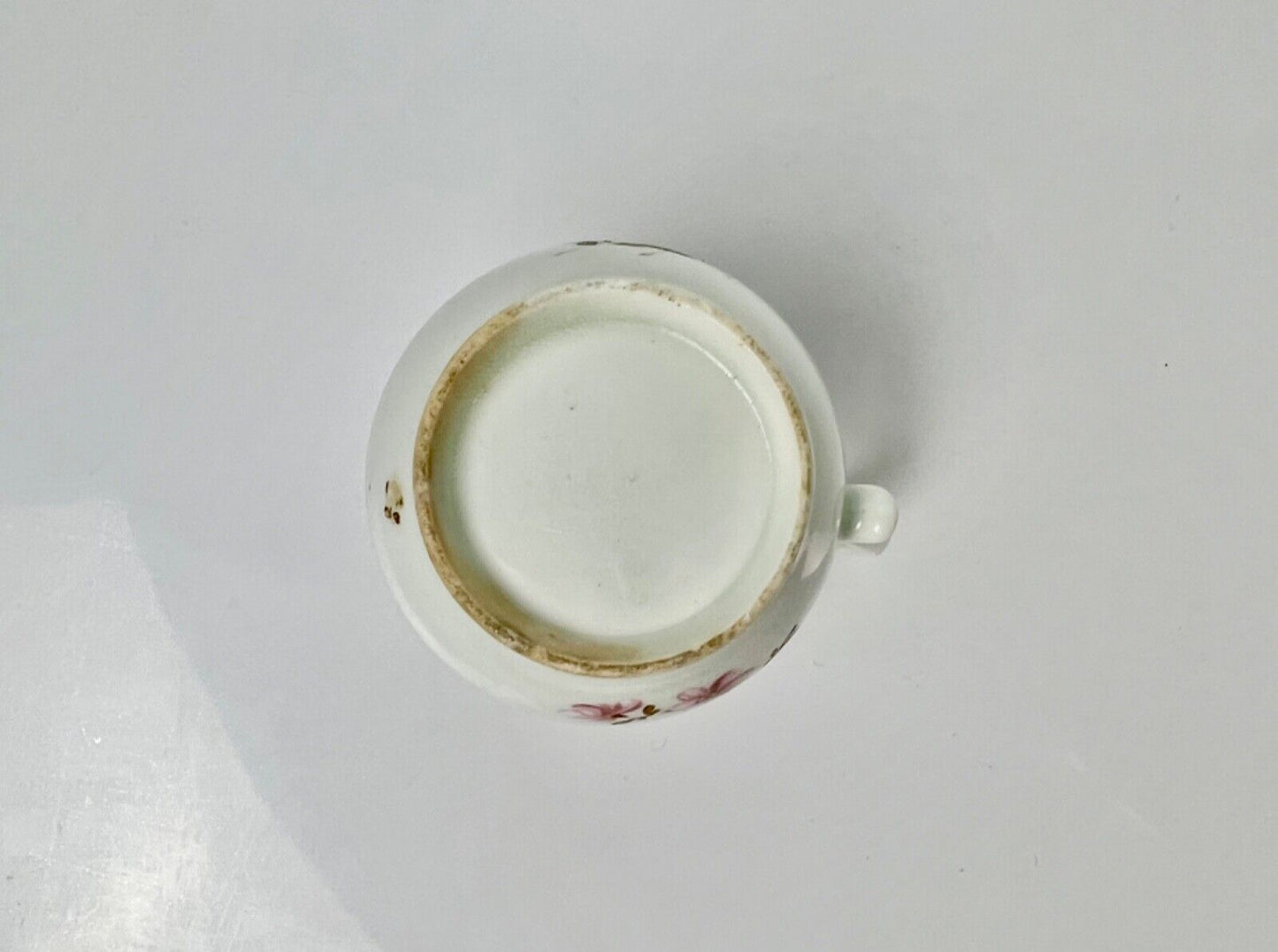 A Lowestoft 'Tulip Painter' creamer painted with floral sprays c.1775