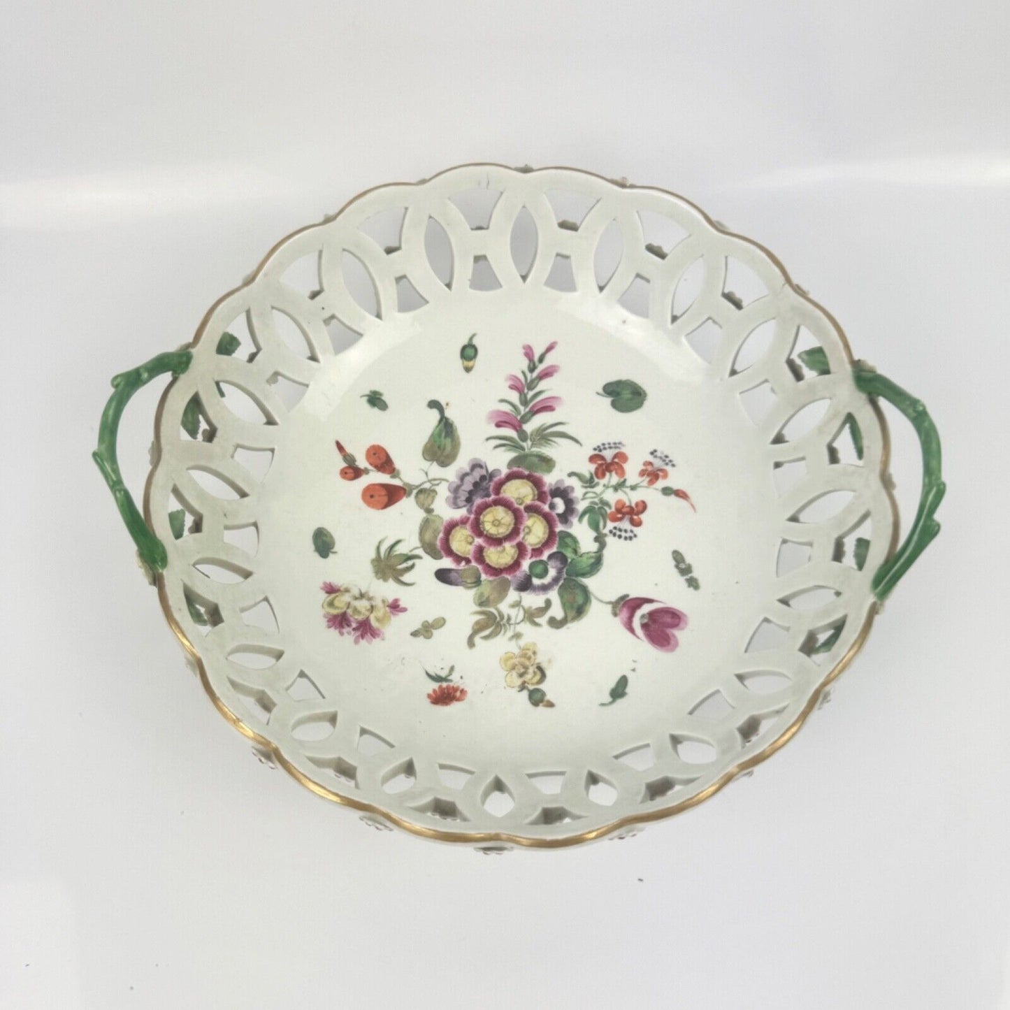 A c.1770 Worcester reticulated basket. Painted and applied floral decoration.