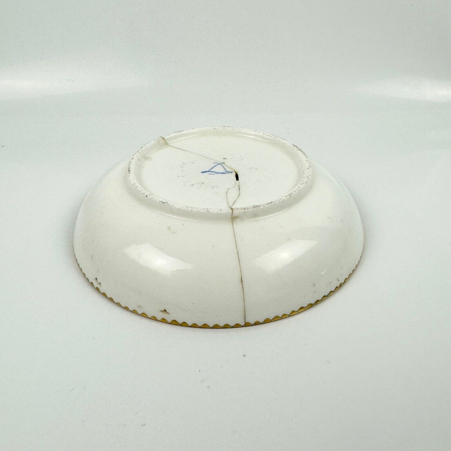 A very fine Sèvres saucer ('soucoupe'). Interlaced 'L' marks. c.1780 A/F