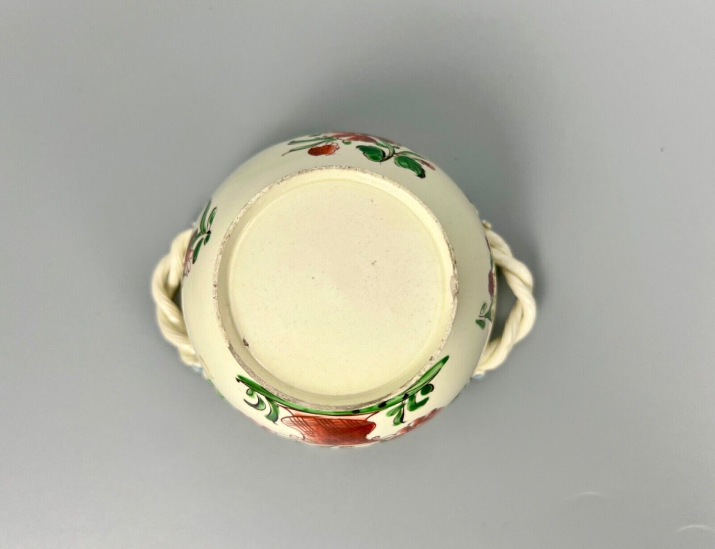 A rare Cockpit Hill Derby sucrier & cover ex-Tom Walford & Garry Atkins c.1770
