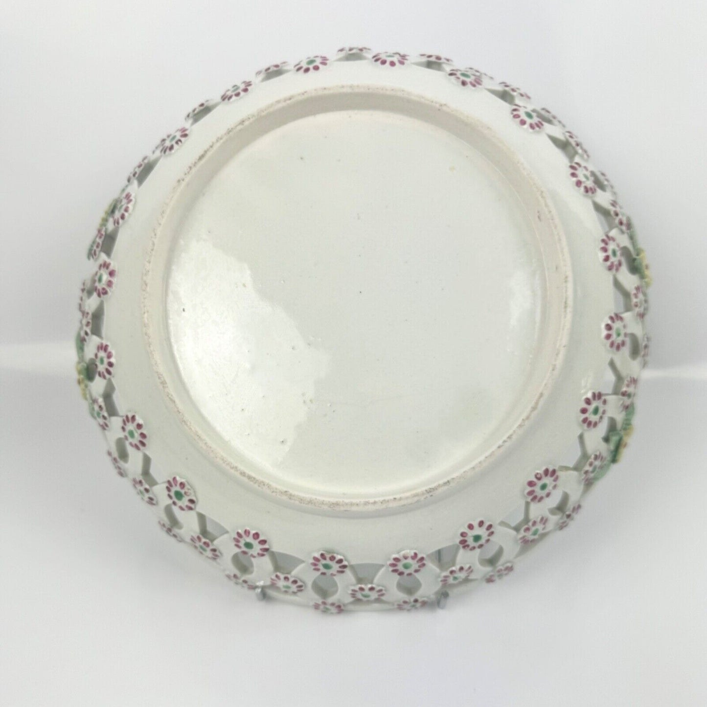 A c.1770 Worcester reticulated basket. Painted and applied floral decoration.