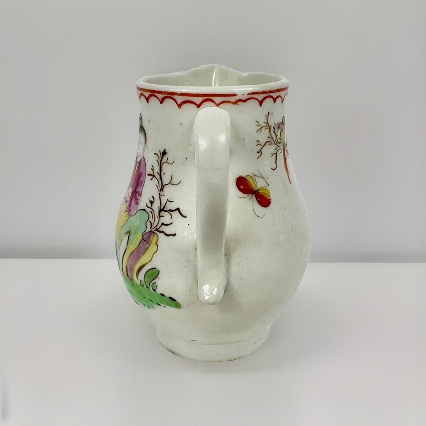 Unusual Lowestoft sparrowbeak creamer painted with a chinoiserie scene c.1770-5