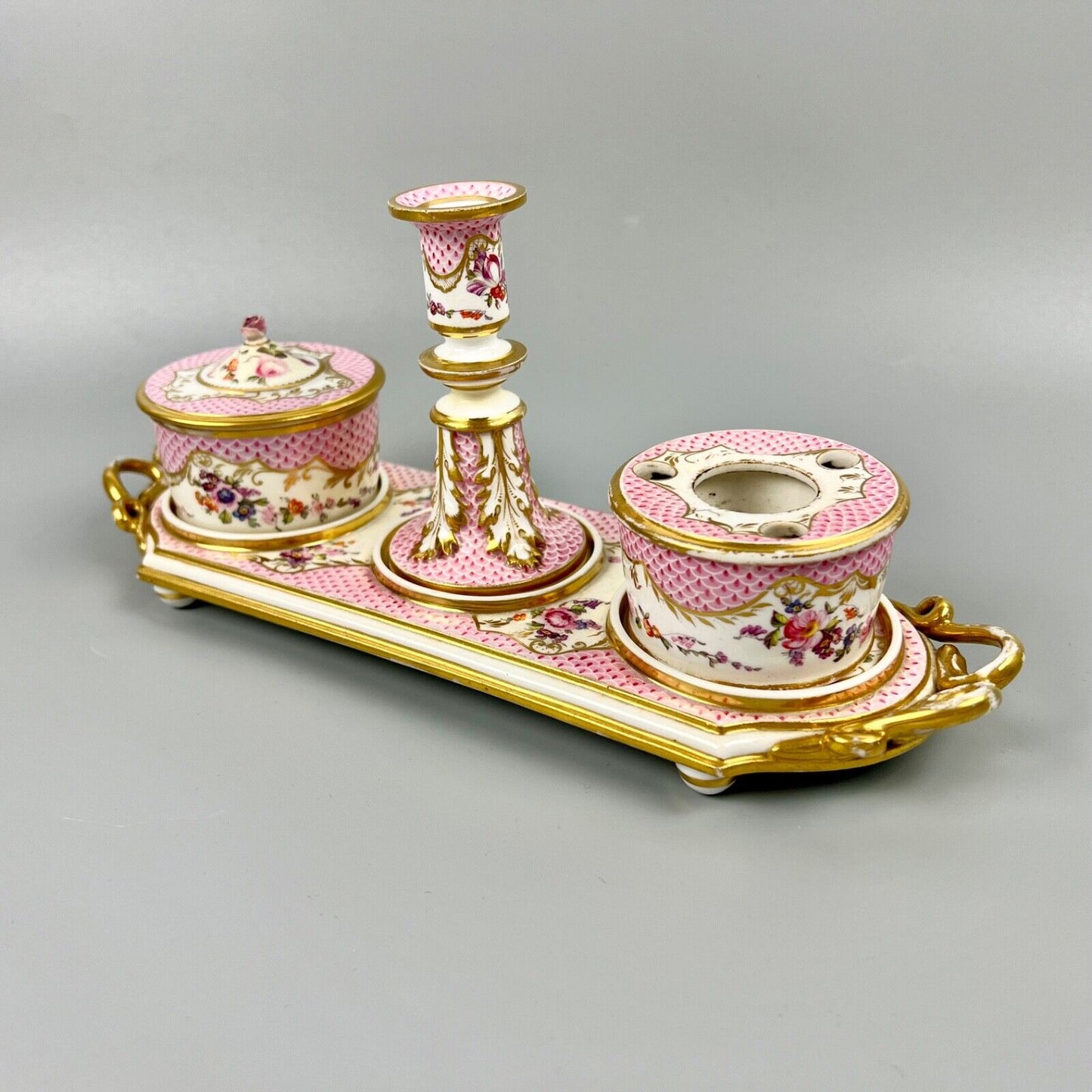 A fine Derby inkset painted with pink scale and floral swag decoration c.1820