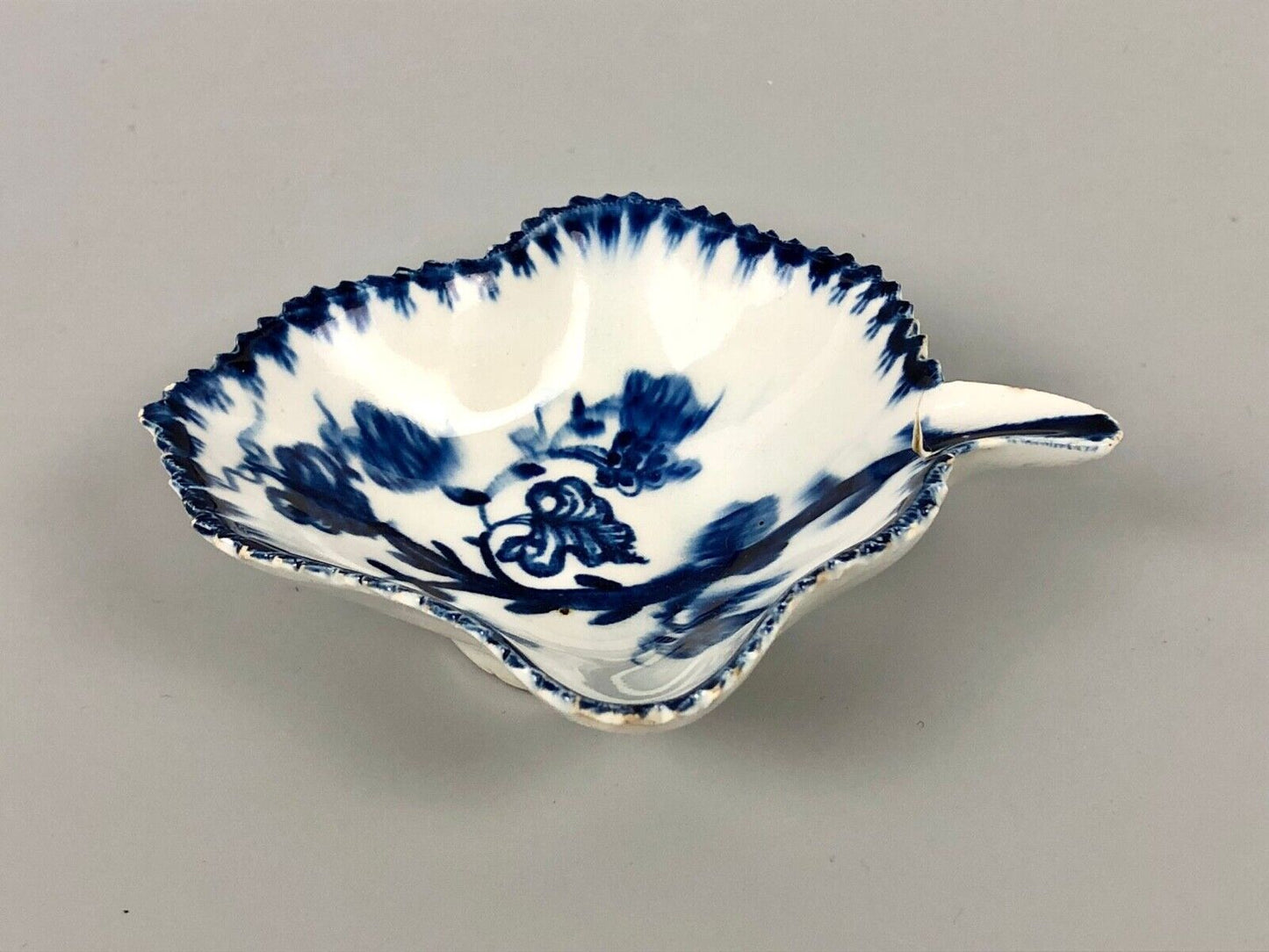 A Lowestoft Painted Pickle Dish With Berry Border c1768-70