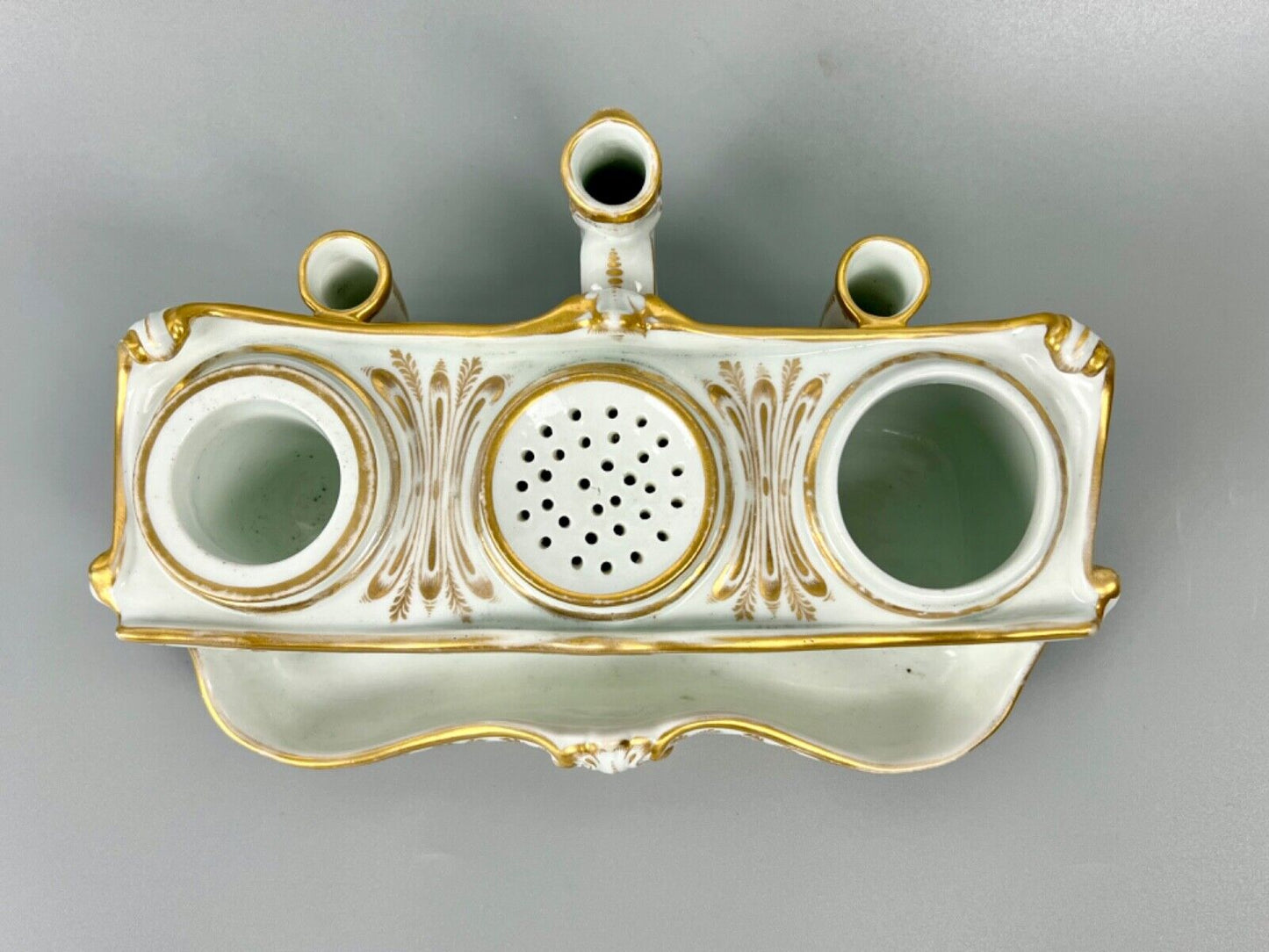 A Flight, Barr & Barr, Worcester, inkstand painted with roses c.1810-3