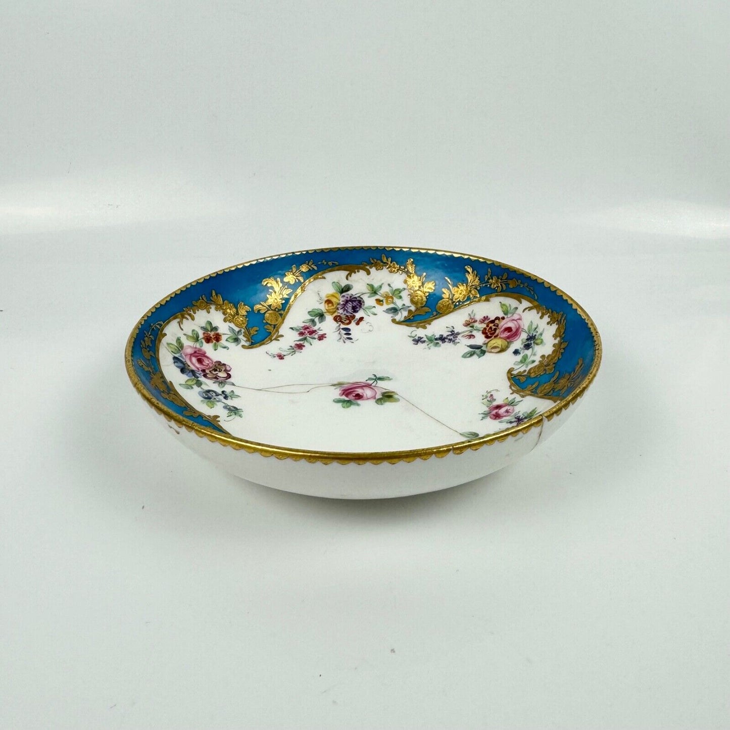 A very fine Sèvres saucer ('soucoupe'). Interlaced 'L' marks. c.1780 A/F
