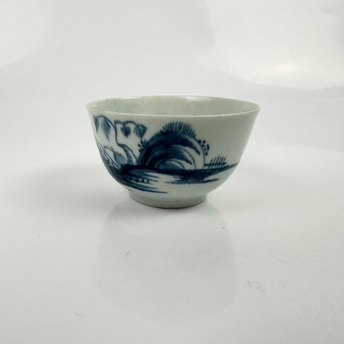 A Longton Hall chinoiserie patterned teabowl. Middle Period 1754-7