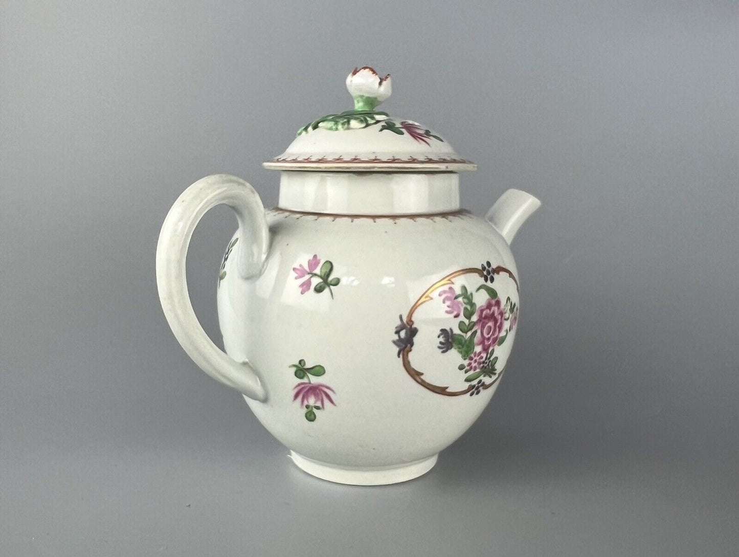 A 1st Period Worcester 'Compagnie des Indes' pattern teapot and cover c.1775.