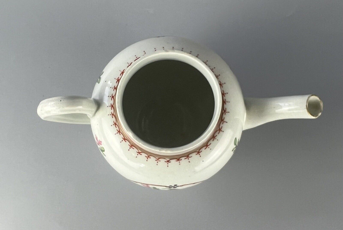 A 1st Period Worcester 'Compagnie des Indes' pattern teapot and cover c.1775.