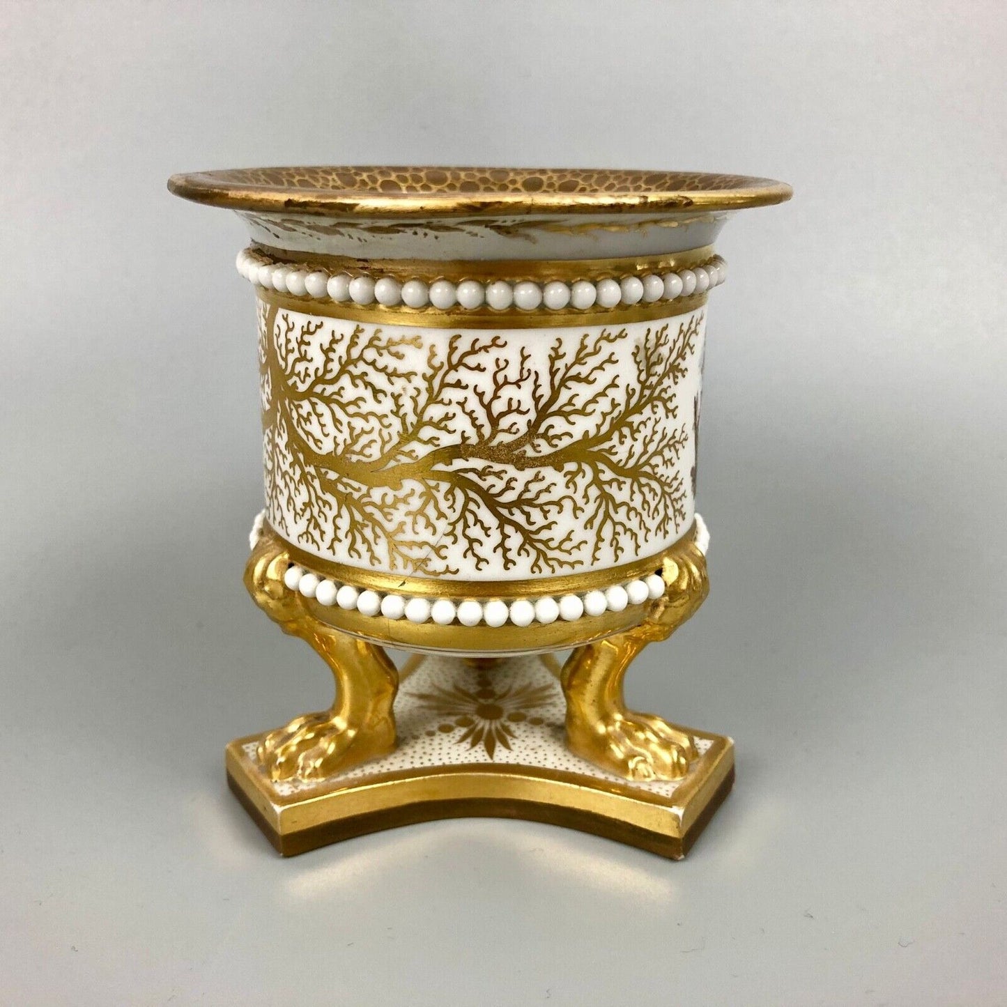 Flight, Barr and Barr small vase with caillouté border painted with a bird c1815
