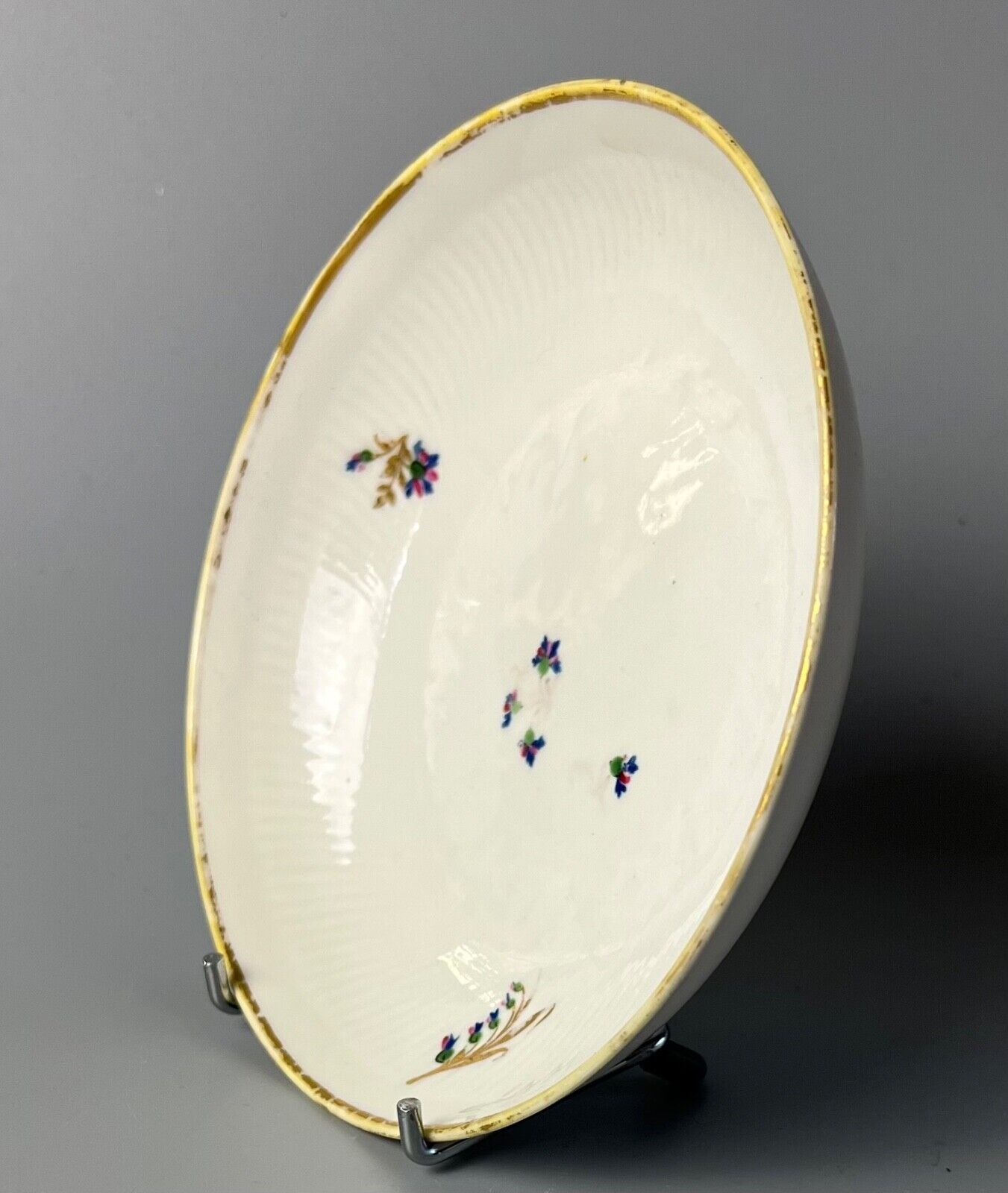 A late 18thc Derby incised twist moulded trio in pattern number 129 c.1790