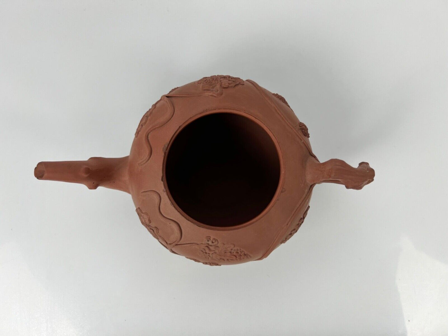 A fine Staffordshire red stoneware teapot with floral sprigged decoration c.1755