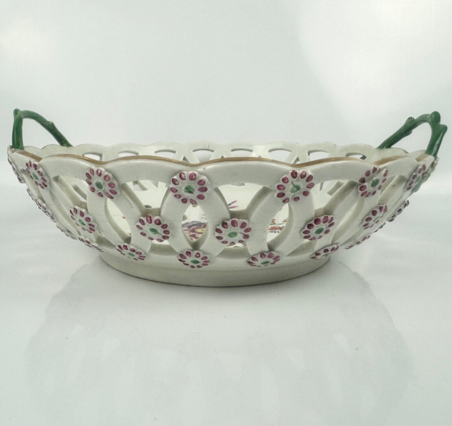 A c.1770 Worcester reticulated basket. Painted and applied floral decoration.
