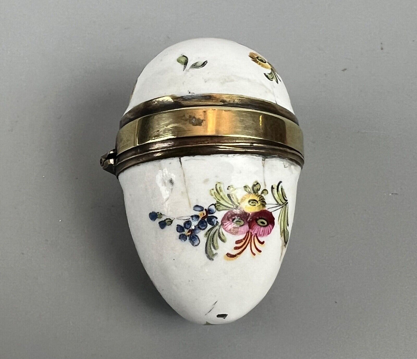 A late 18thc fine and unusual egg-shaped London or Birmingham enamel box