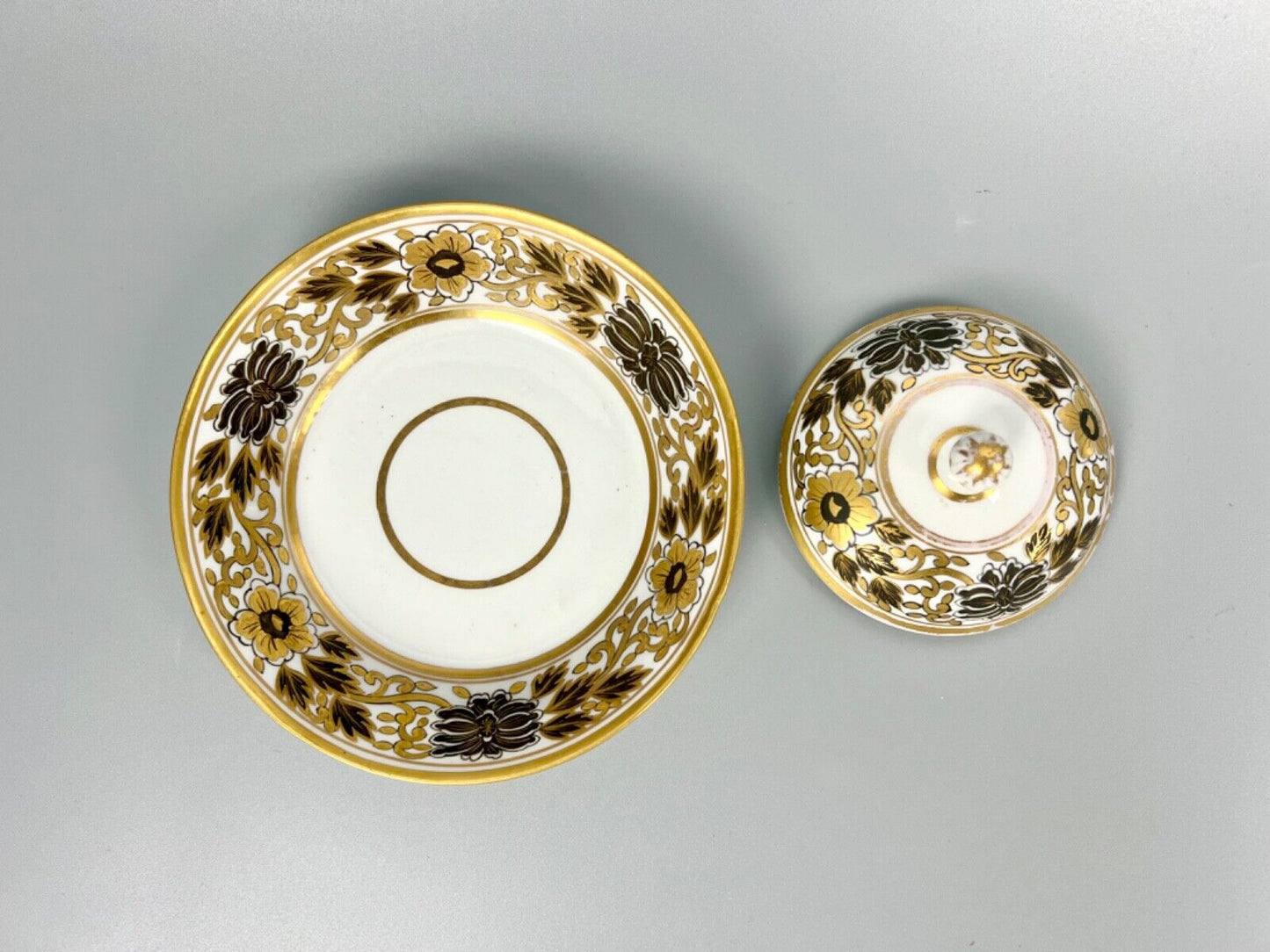 A pair of Chamberlain Worcester chocolate cups, covers and stands c1795