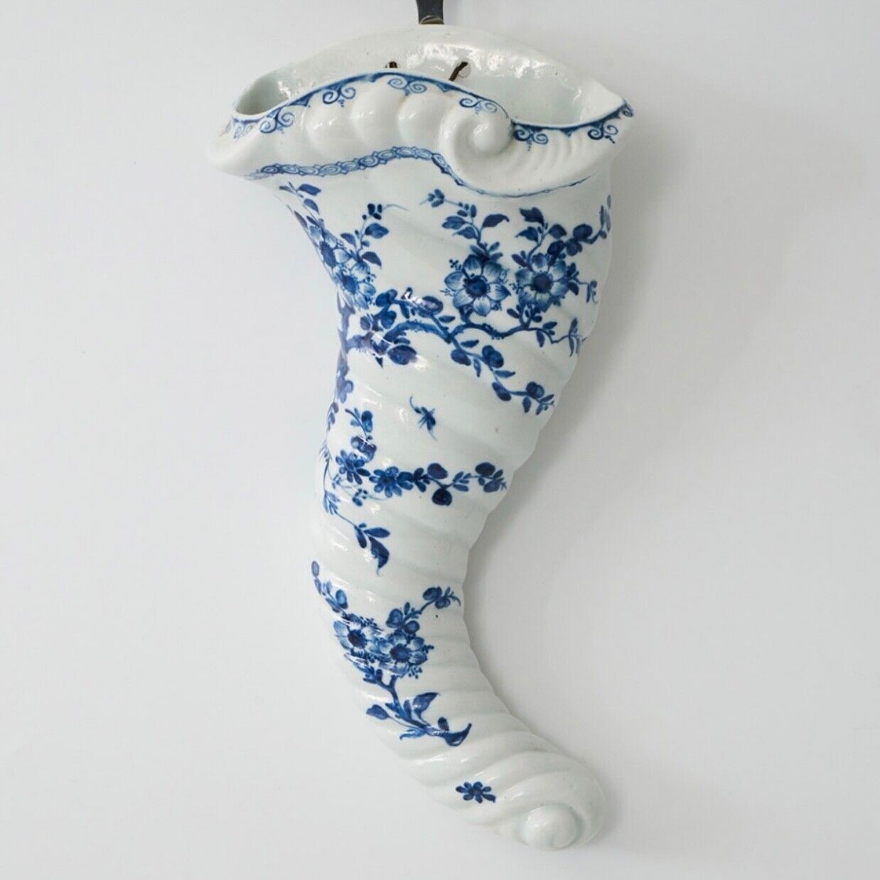 A rare pair of Worcester cornucopia wall pockets c.1760