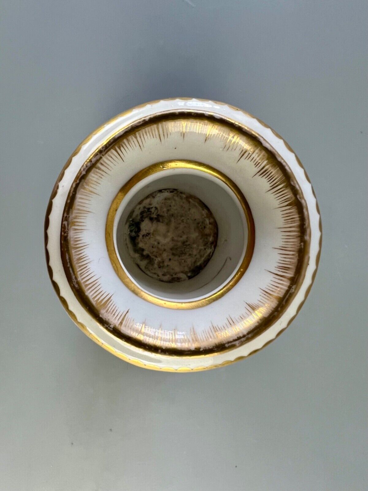 A pair of c 1810-25 Coalport Coalbrookdale spiral-moulded candlesticks.