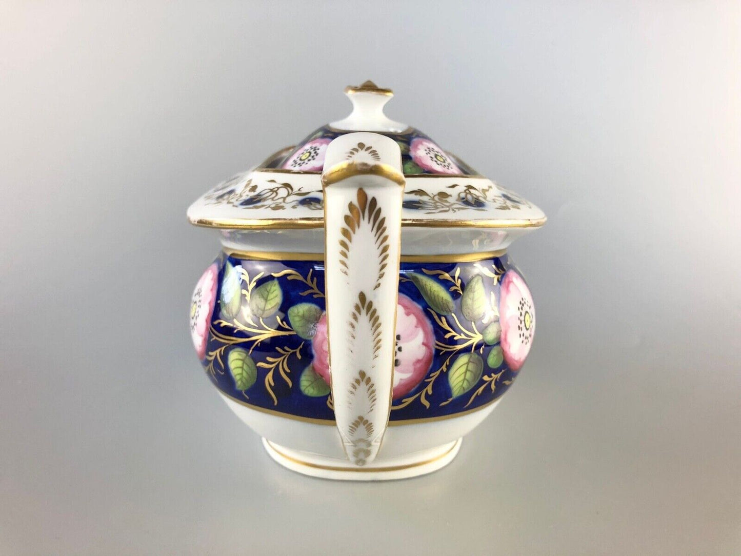 A lovely New Hall London-shape tea pot in spectacular pattern 1421. c.1812-18