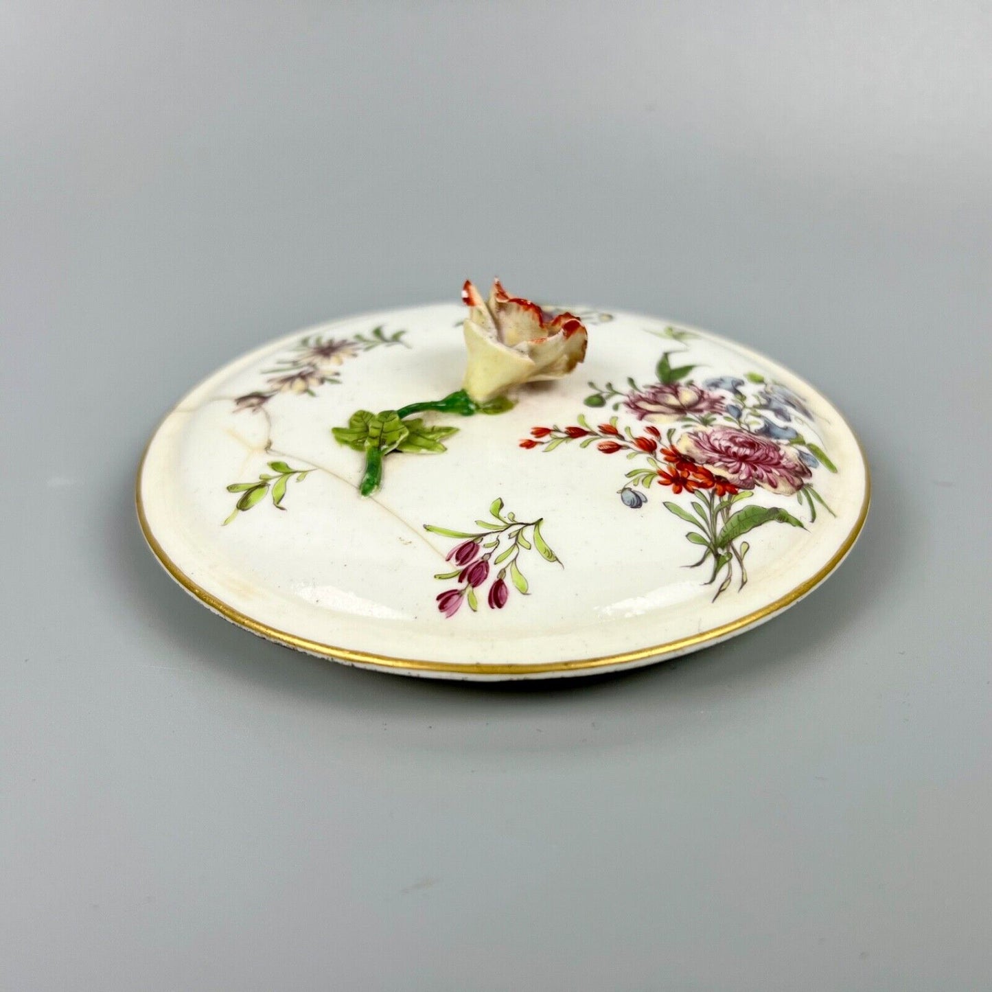 A superbly painted Chelsea (Red Anchor) tureen cover with rose knop 1752-6