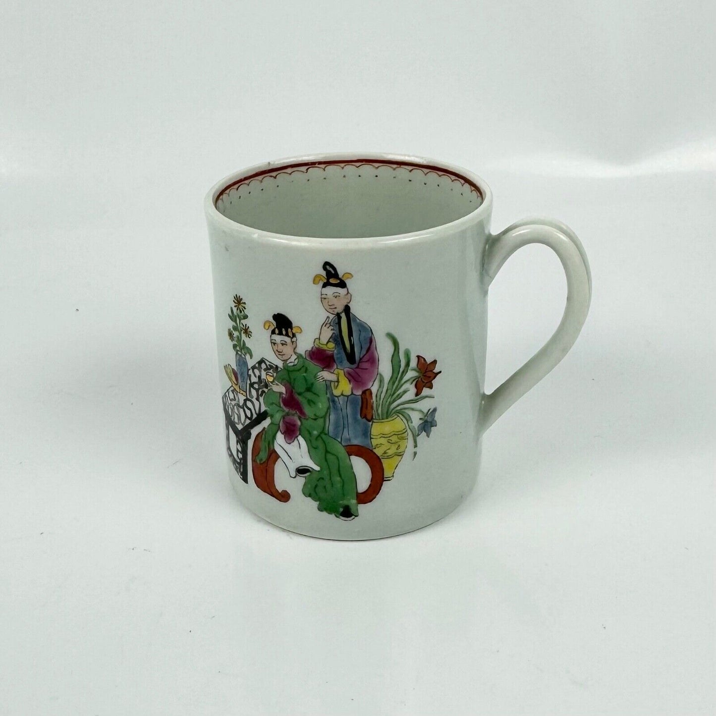 Worcester 1st period coffee can in the "Chinese family" pattern. c.1765-70
