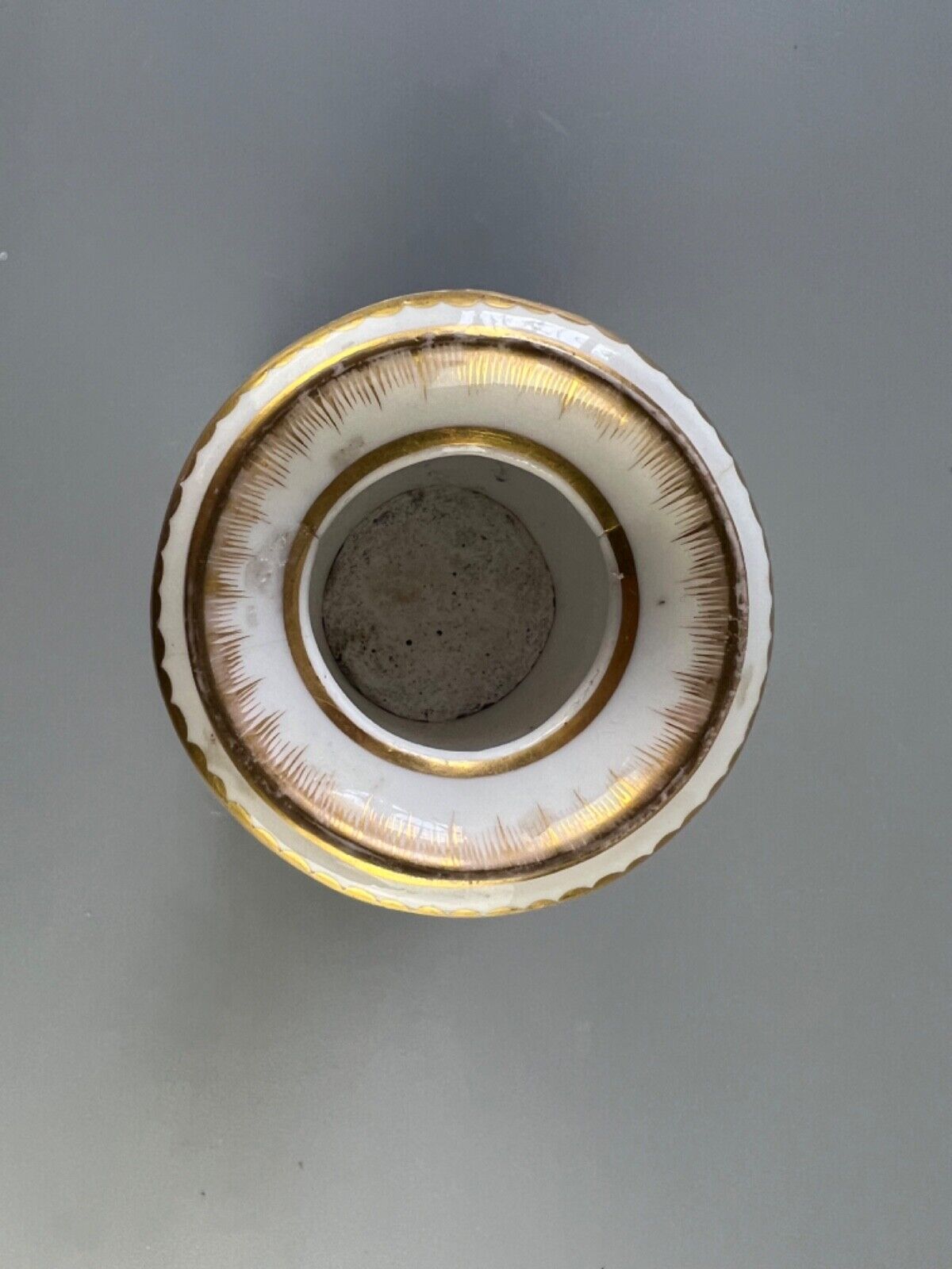 A pair of c 1810-25 Coalport Coalbrookdale spiral-moulded candlesticks.