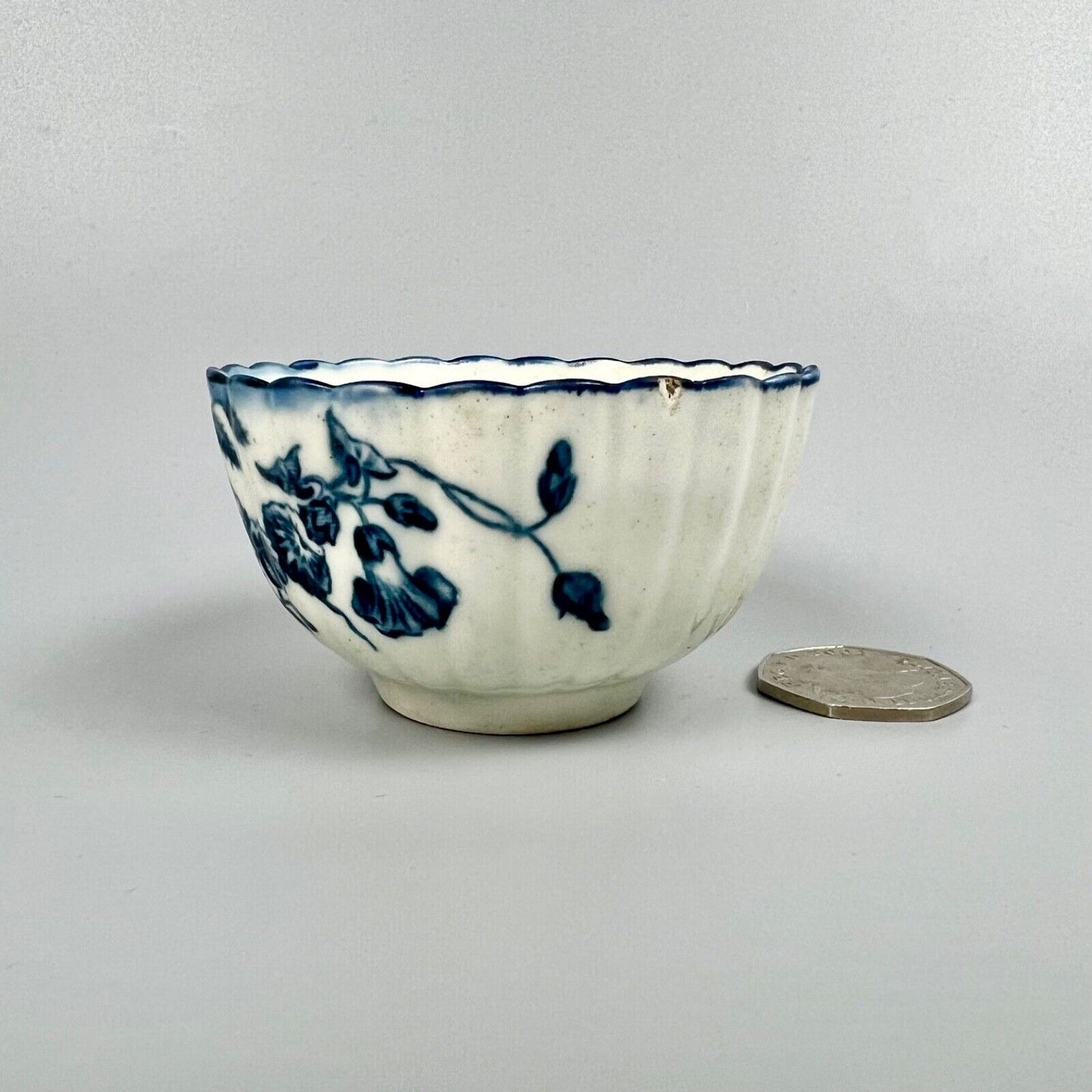 Very rare Worcester blue & white corrugated teabowl in unrecorded pattern c1780