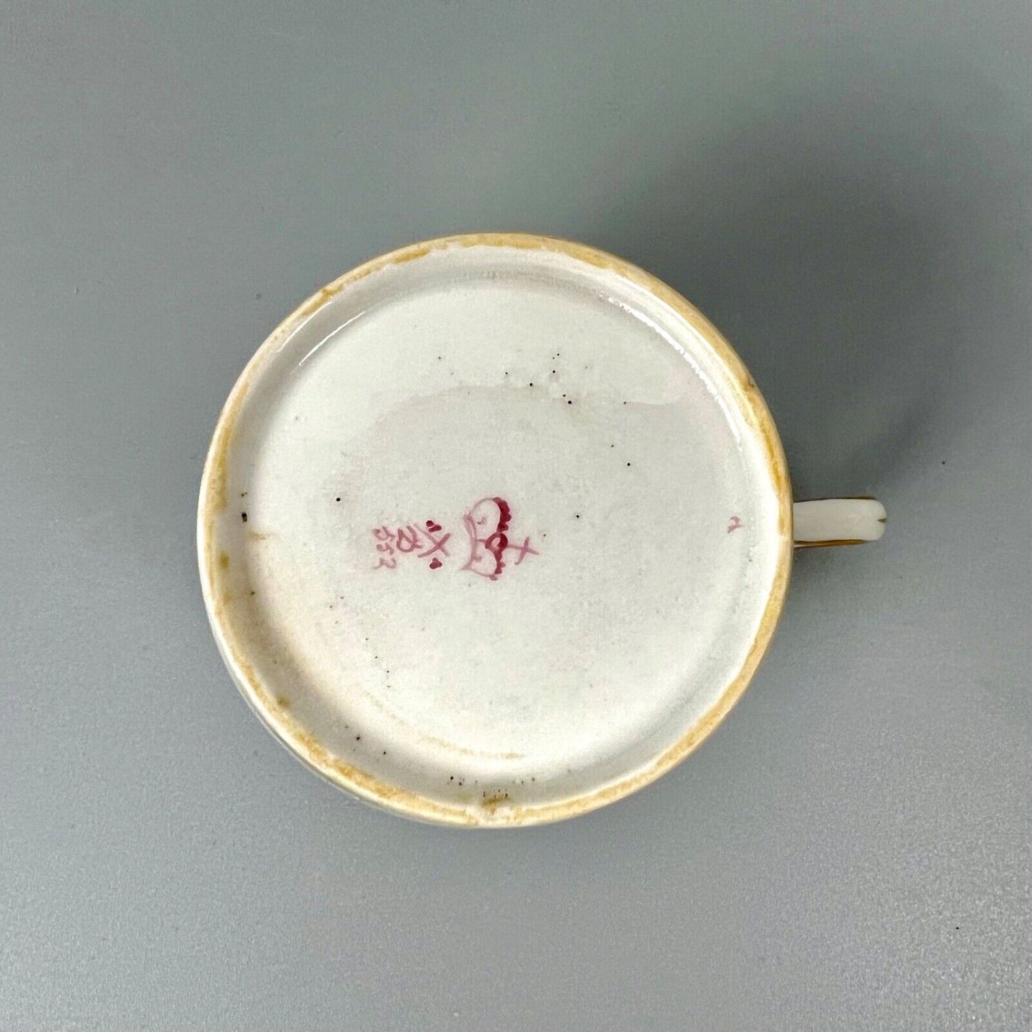 A late 18thc Derby Porcelain cup in pattern number 552. Puce mark. c1795