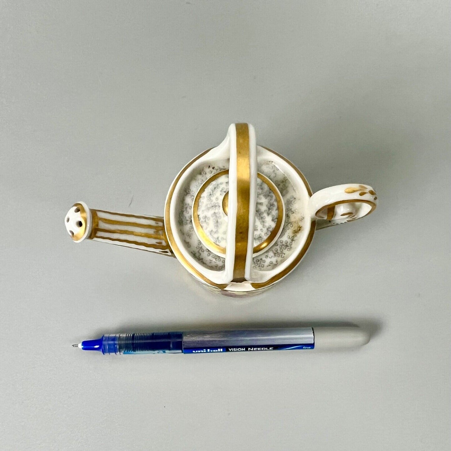 A rare Chamberlain Worcester miniature watering can. c.1810