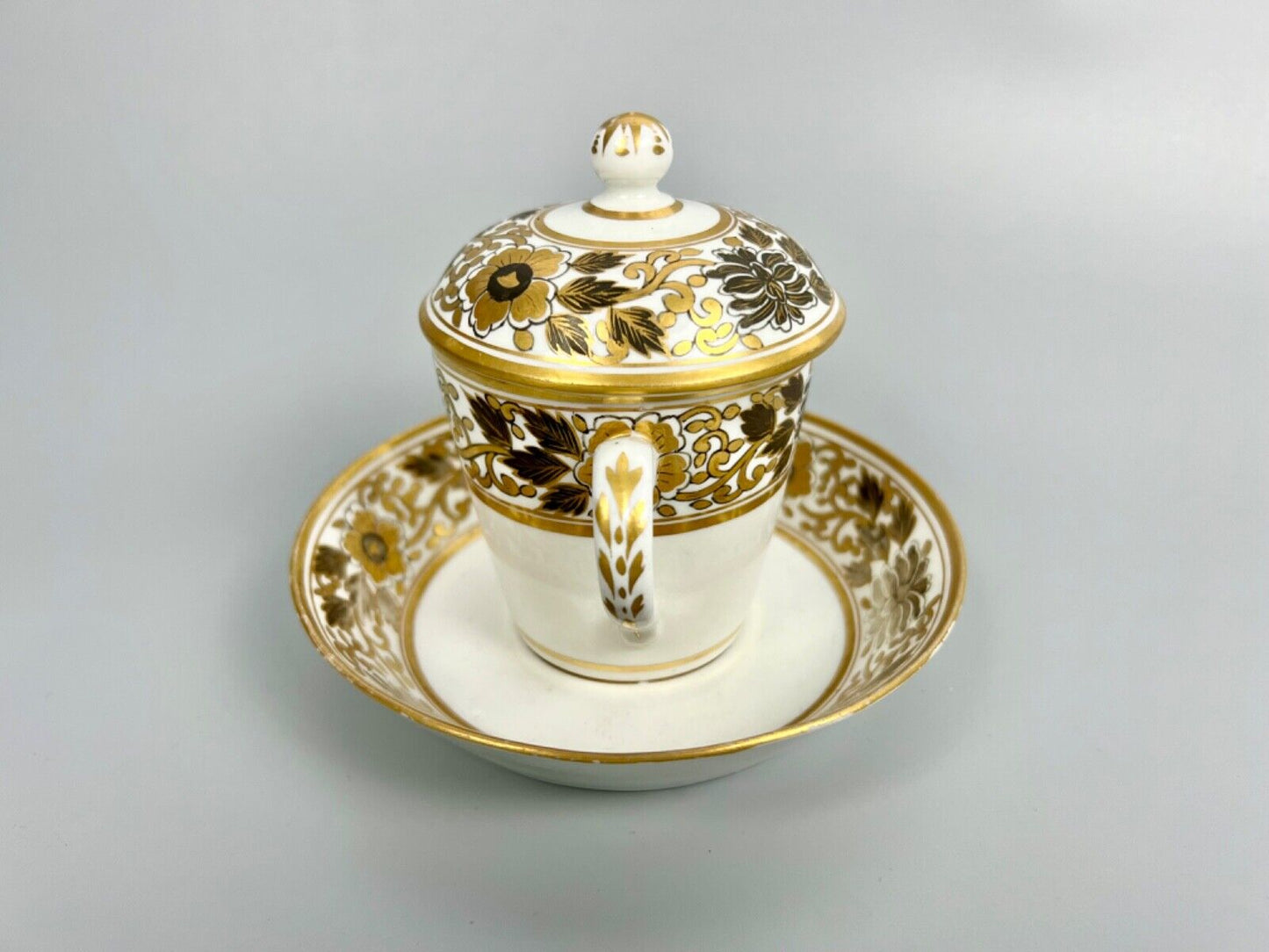 A pair of Chamberlain Worcester chocolate cups, covers and stands c1795