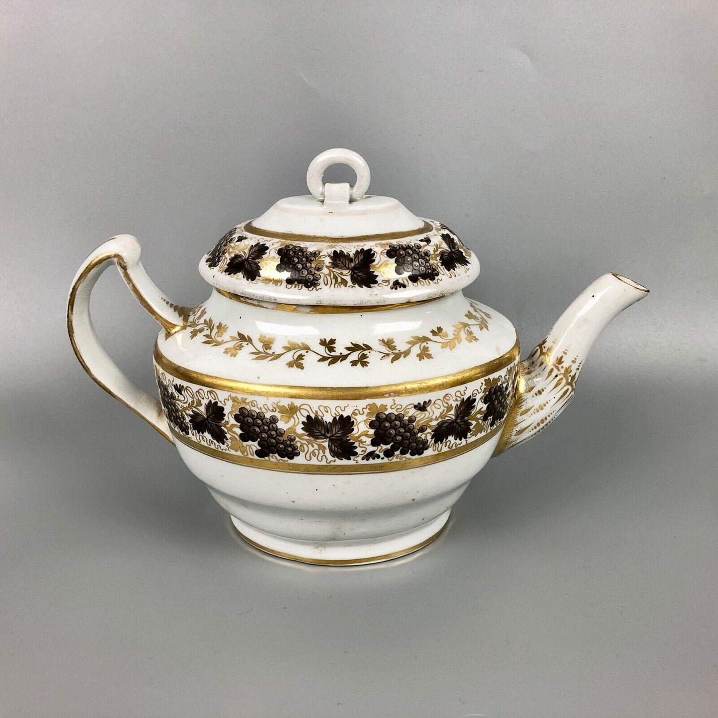 A 'Dejeune' shape Chamberlain Worcester teapot/cover. Probably pattern 175 c1803
