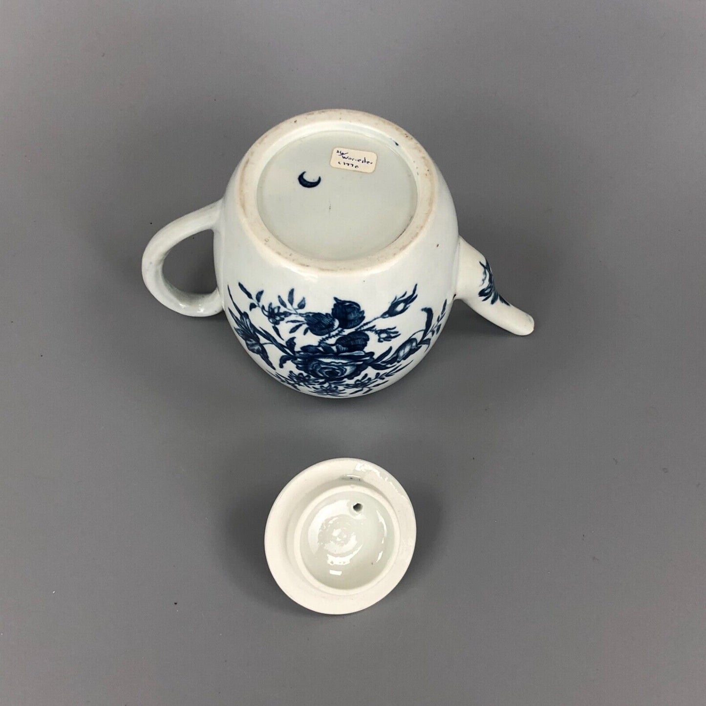 A Worcester barrel teapot, c1770. Printed with the "rose-centred spray" pattern.