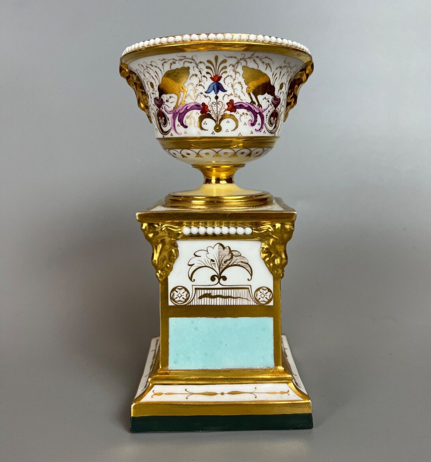 A 19th Century Barr, Flight and Barr, Worcester, vase on pedestal base. c.1805