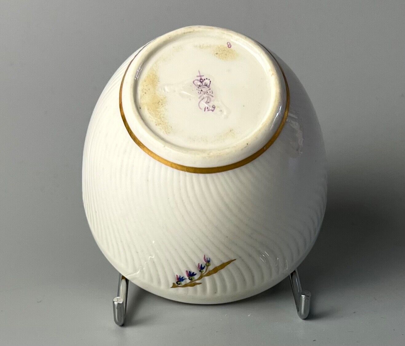 A late 18thc Derby incised twist moulded trio in pattern number 129 c.1790