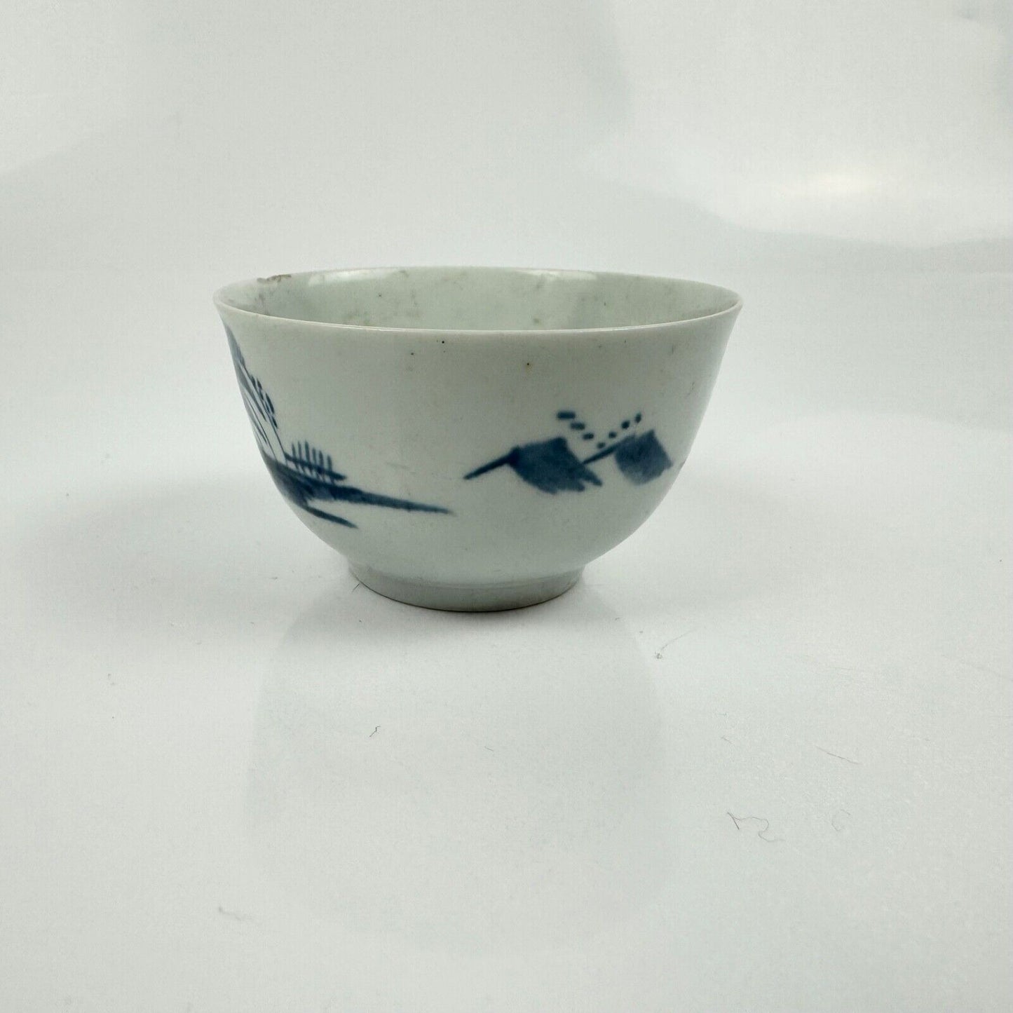 A Longton Hall chinoiserie patterned teabowl. Middle Period 1754-7