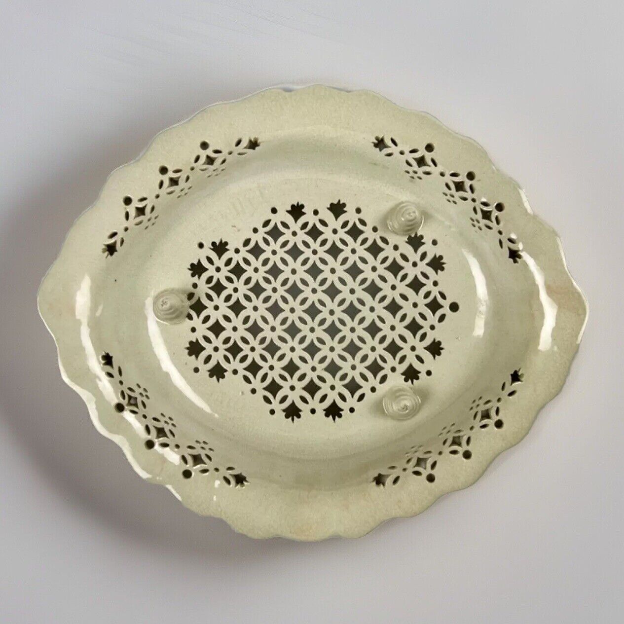 A fine JT Horton of Filey creamware scalloped and reticulated stand
