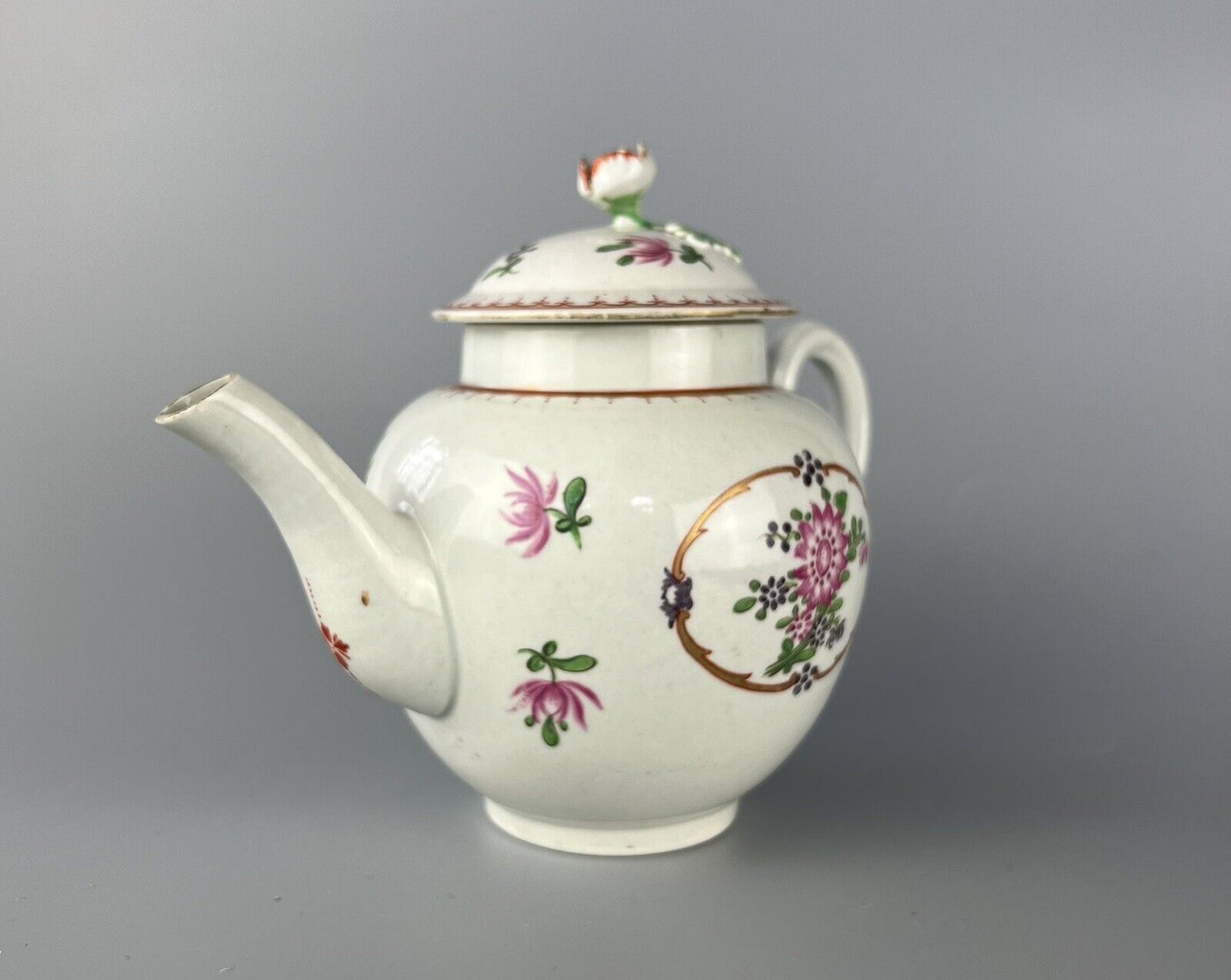 A 1st Period Worcester 'Compagnie des Indes' pattern teapot and cover c.1775.